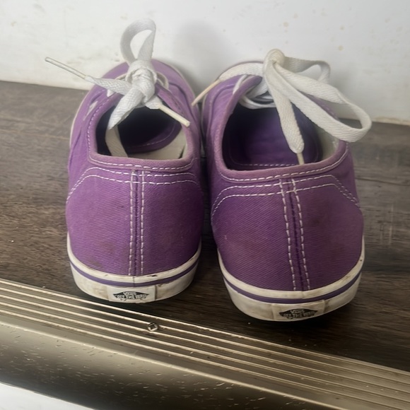 Vans - Picture 4 of 9